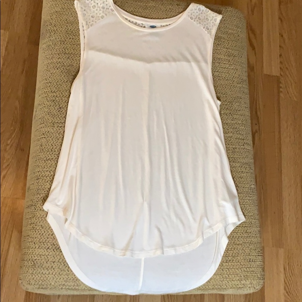 A large white t-shirt.
